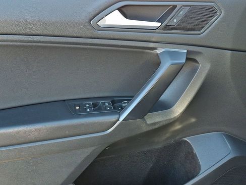 Used 2021 Volkswagen Tiguan SE R-Line image 13