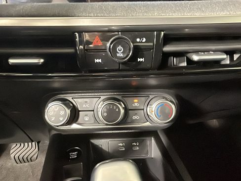 Used 2025 Nissan Kicks SV FWD image 21