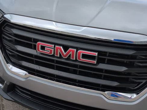Used 2024 GMC Terrain SLE AWD/4WD image 12