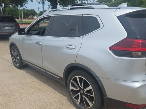 Used 2018 Nissan Rogue SL w/ Premium Package FWD image 3