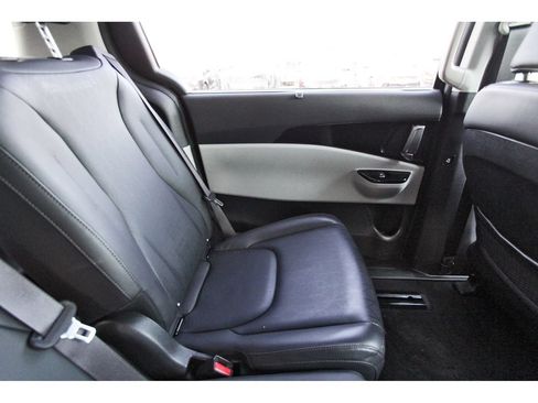 Used 2022 Kia Carnival EX FWD image 12