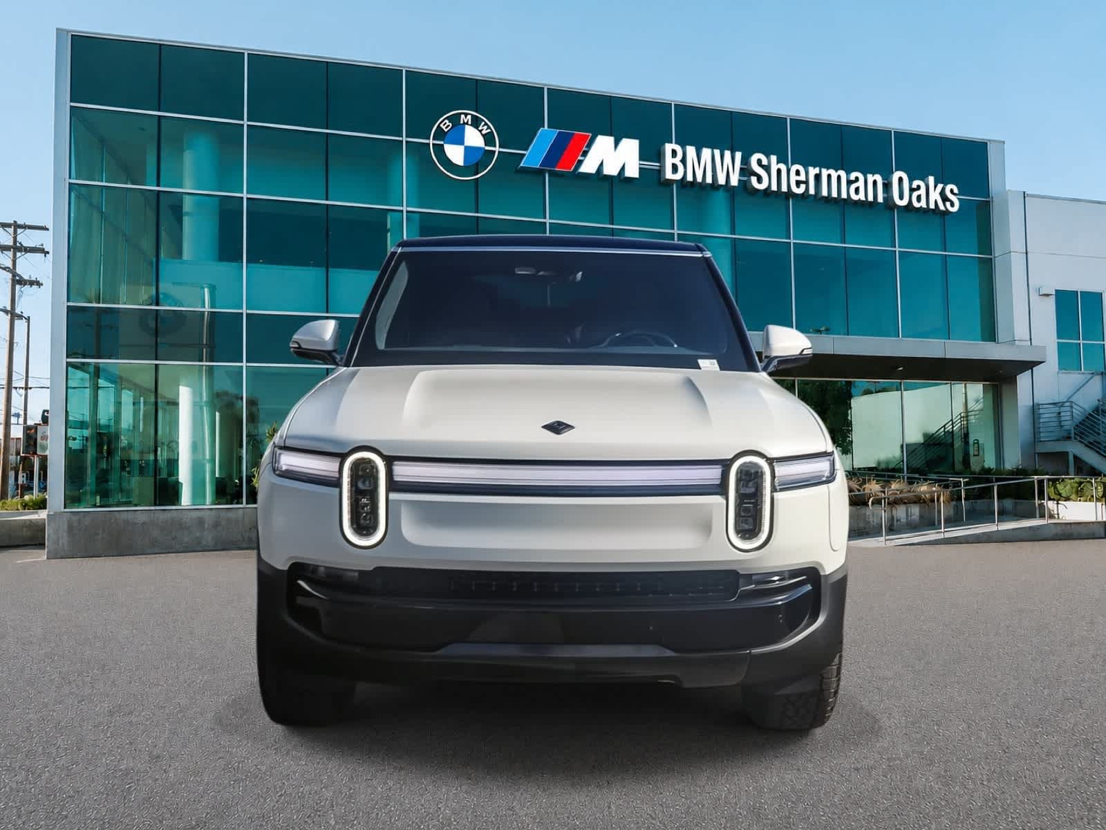 Used 2025 Rivian R1S Adventure Dual AWD/4WD image 2