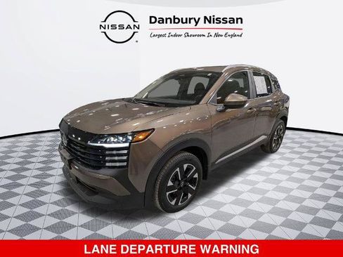 Certified 2025 Nissan Kicks SV w/ SV Premium Package AWD/4WD image 8