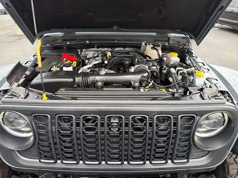 Used 2024 Jeep Wrangler Unlimited Rubicon AWD/4WD image 21