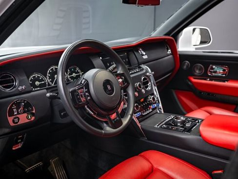 Used 2020 Rolls-Royce Cullinan image 32