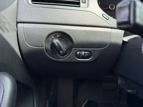 Used 2014 Volkswagen Jetta SE FWD image 28