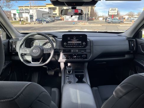 Certified 2024 Nissan Pathfinder S image 24