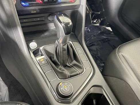 Used 2022 Volkswagen Tiguan SE image 16