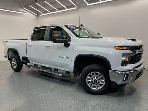 Used 2025 Chevrolet Silverado 2500 LT w/ Convenience Package AWD/4WD image 2