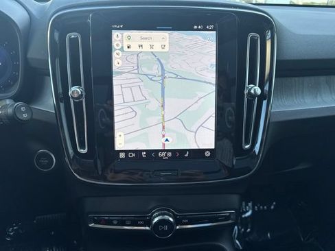 Certified 2025 Volvo XC40 B5 Core AWD/4WD image 24
