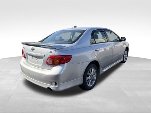 Used 2010 Toyota Corolla LE image 2