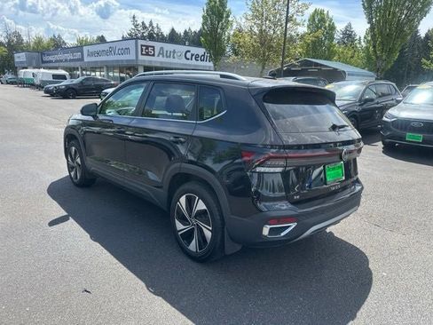 Used 2025 Volkswagen Taos SE AWD/4WD image 7