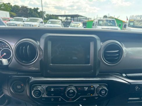 Used 2022 Jeep Gladiator Sport AWD/4WD image 14