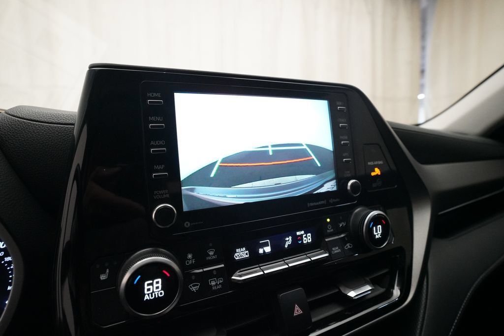 Used 2020 Toyota Highlander XLE FWD image 20