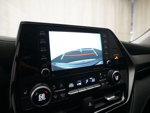 Used 2020 Toyota Highlander XLE FWD image 20