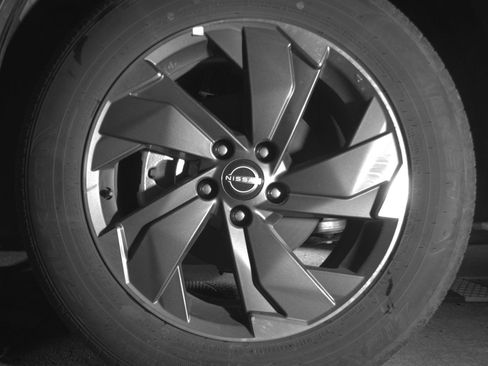 Used 2025 Nissan Rogue SV FWD image 12