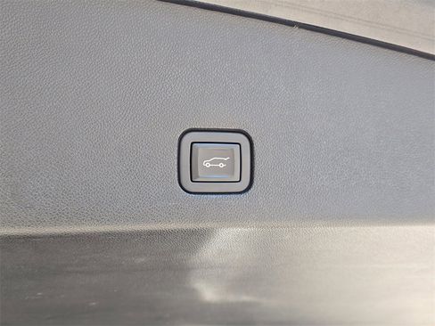 Used 2023 Cadillac XT6 Premium Luxury w/ Technology Package image 9