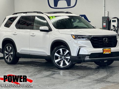 New 2025 Honda Pilot Touring image 1