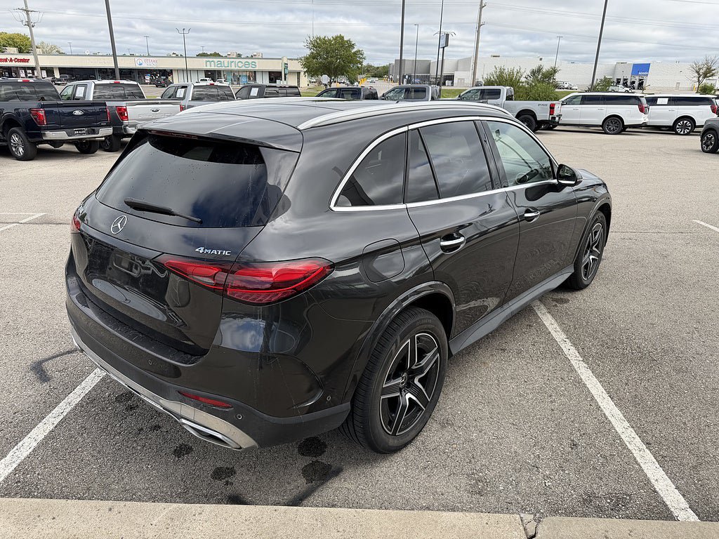 Used 2024 Mercedes-Benz GLC 300 4MATIC image 4