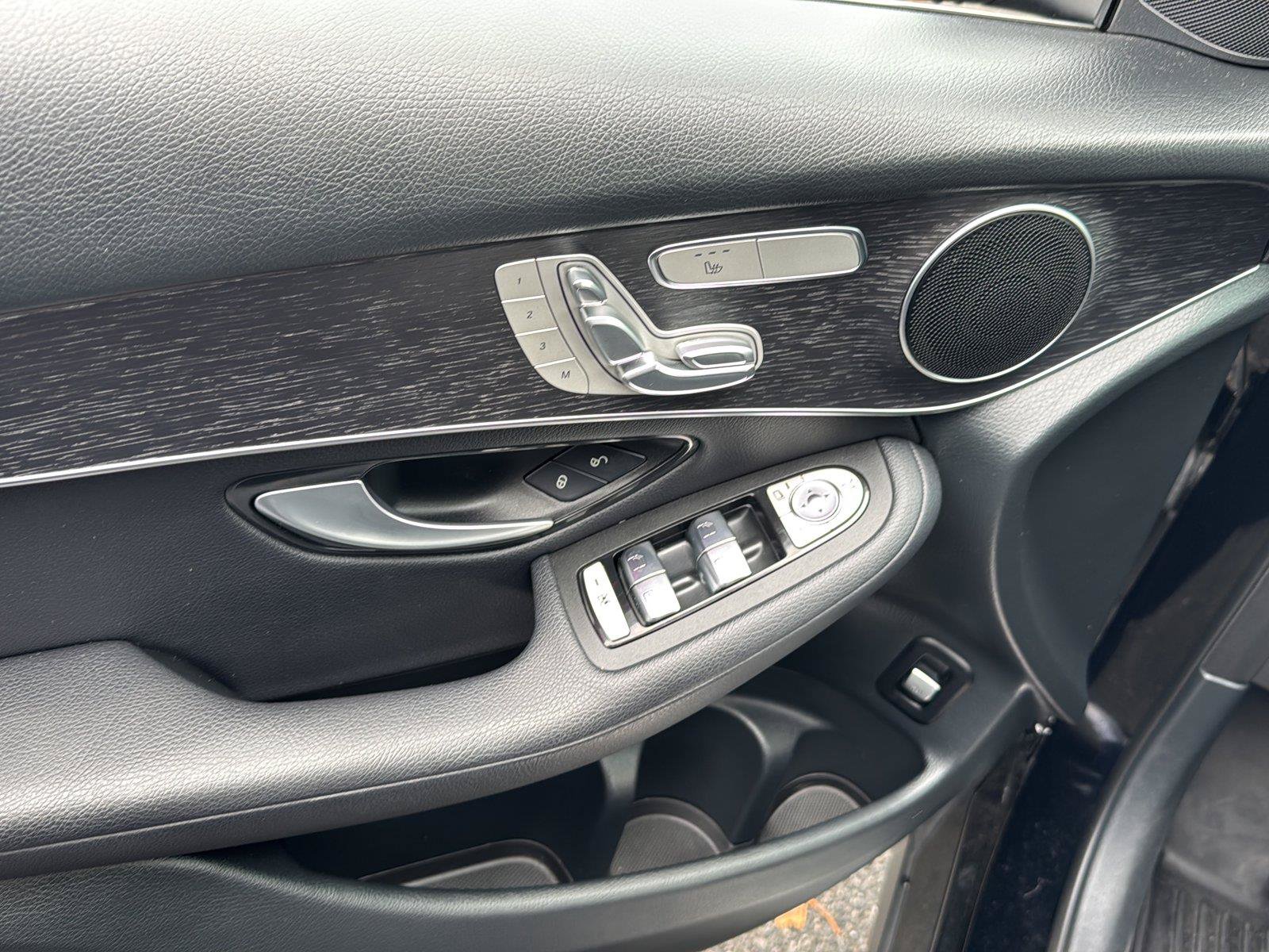 Used 2021 Mercedes-Benz GLC 300 4MATIC image 15