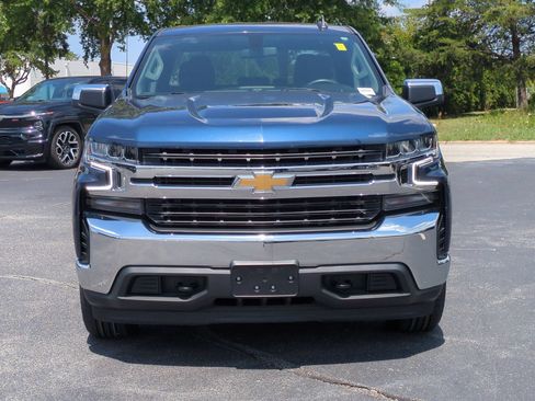 Used 2022 Chevrolet Silverado 1500 LT AWD/4WD image 3