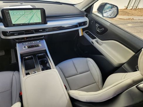 New 2026 Lincoln Aviator AWD image 12