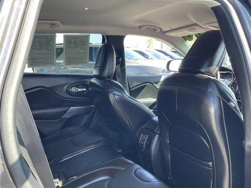 Certified 2019 Jeep Cherokee Overland image 22