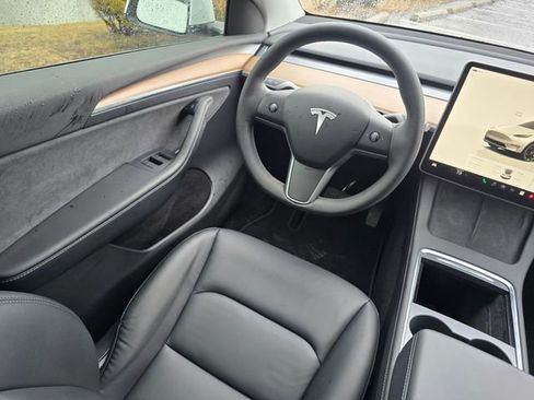 Used 2023 Tesla Model Y Long Range image 21