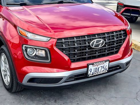 Used 2024 Hyundai Venue SE FWD image 6