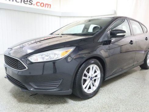 Used 2016 Ford Focus SE image 2