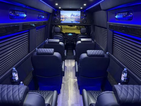 Used 2024 Mercedes-Benz Sprinter 3500 image 4