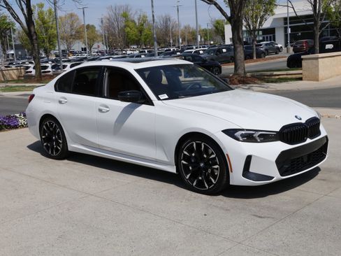 Used 2025 BMW 330i Sedan w/ M Sport Package image 2
