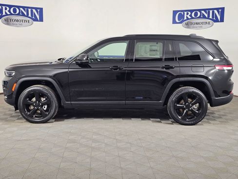 New 2025 Jeep Grand Cherokee 4WD image 2