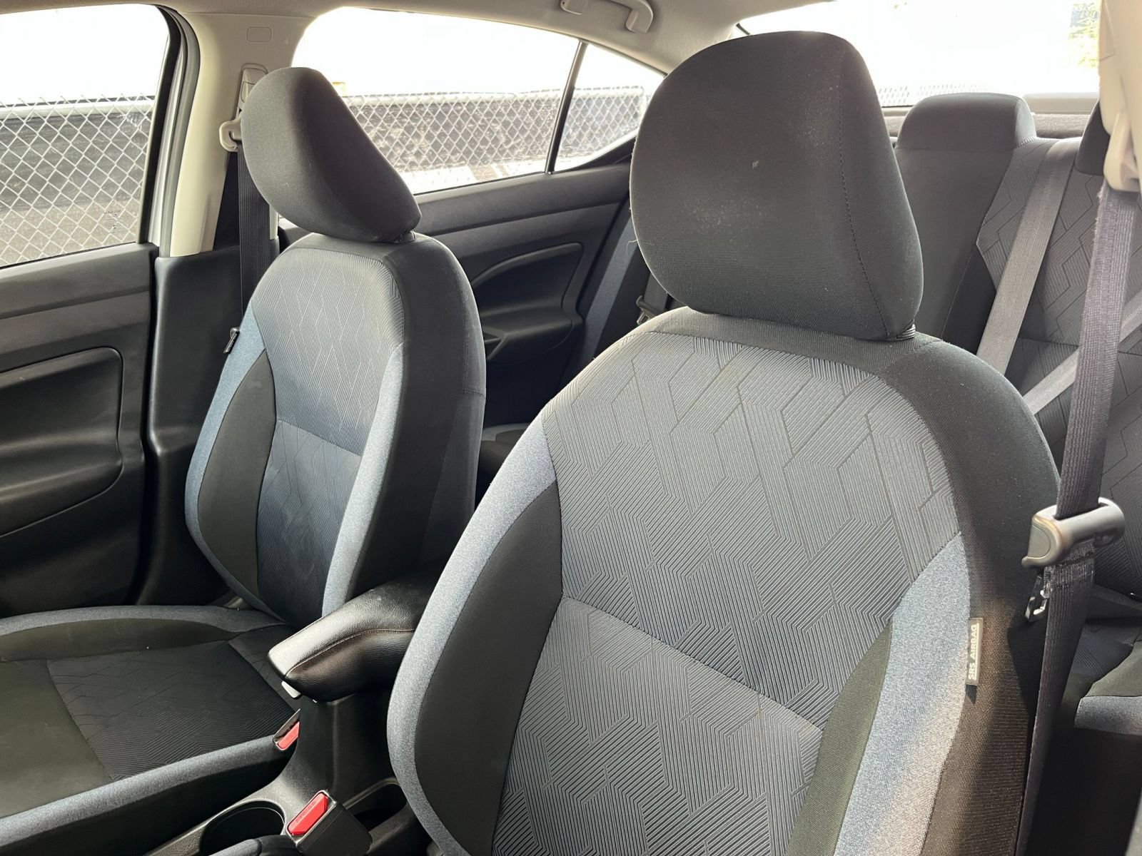 Used 2025 Nissan Versa SV FWD image 33