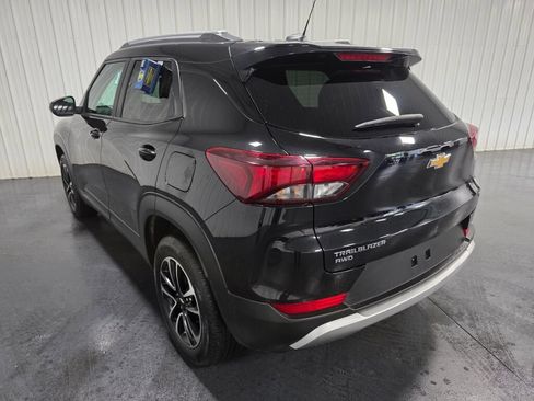 Used 2025 Chevrolet TrailBlazer LT AWD/4WD image 3