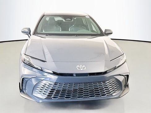 Used 2025 Toyota Camry SE w/ Convenience Package FWD image 2