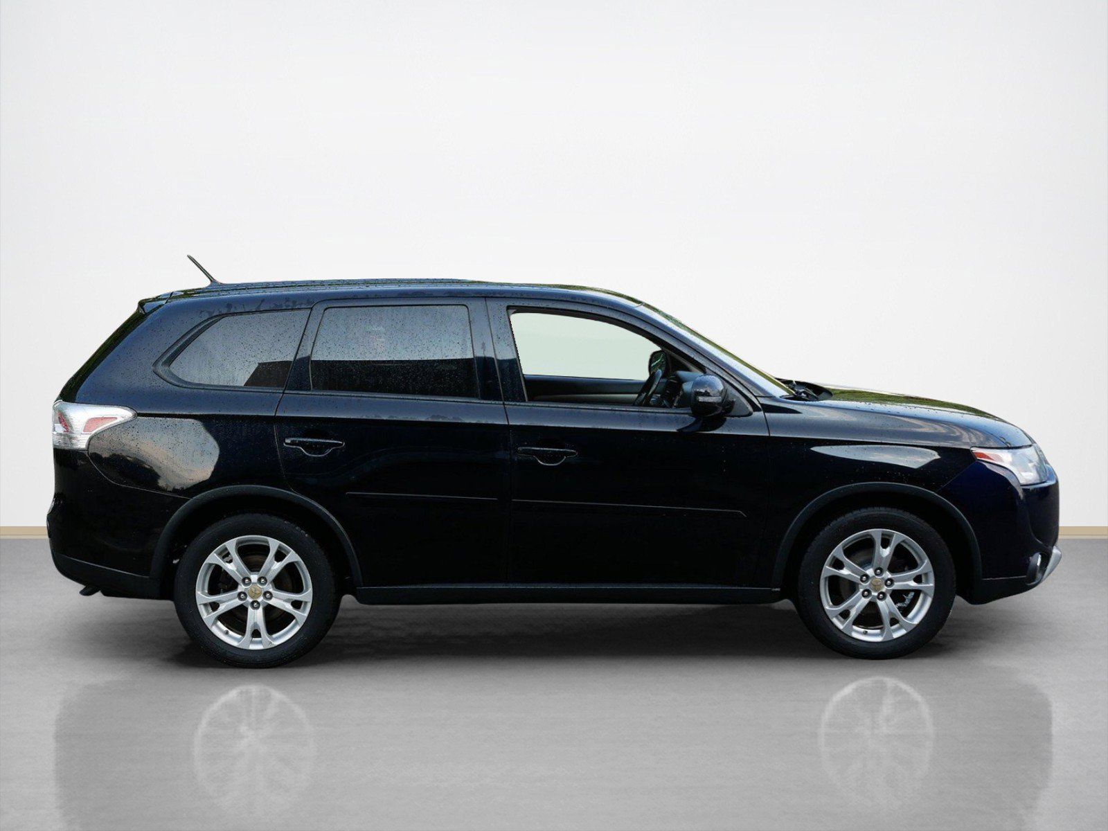 Used 2015 Mitsubishi Outlander SE AWD/4WD image 6