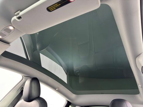 Used 2021 Tesla Model Y Long Range image 12
