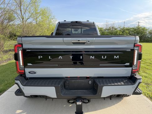 Used 2024 Ford F450 Platinum w/ FX4 Off-Road Package image 11