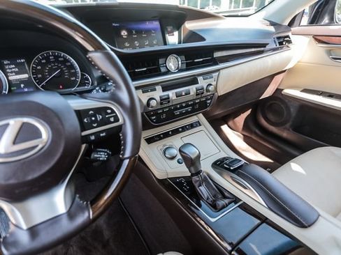 Used 2018 Lexus ES 350 w/ Luxury Package w/Wood Trim FWD image 60