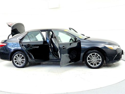 Certified 2017 Toyota Camry SE image 12