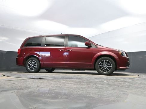 Used 2018 Dodge Grand Caravan SE image 47