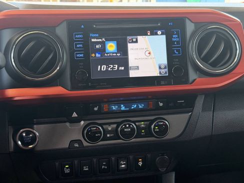 Used 2017 Toyota Tacoma TRD Sport w/ Premium & Technology Package RWD image 16