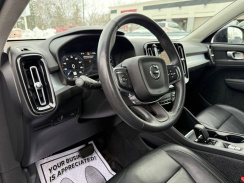 Used 2022 Volvo XC40 T5 Momentum AWD/4WD image 16