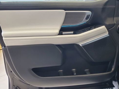 Certified 2025 Ford Expedition Platinum image 6