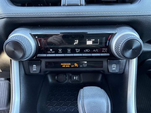 Used 2019 Toyota RAV4 LE image 19