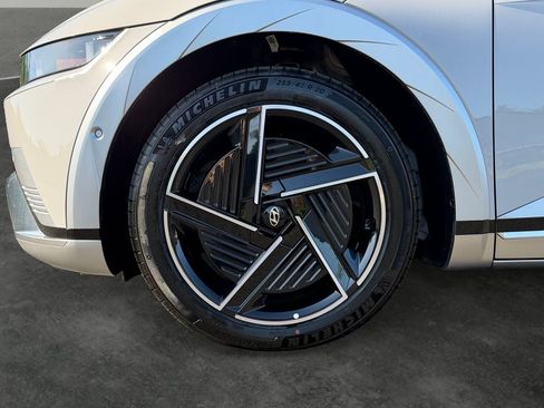 Used 2025 Hyundai Ioniq 5 Limited AWD/4WD image 4