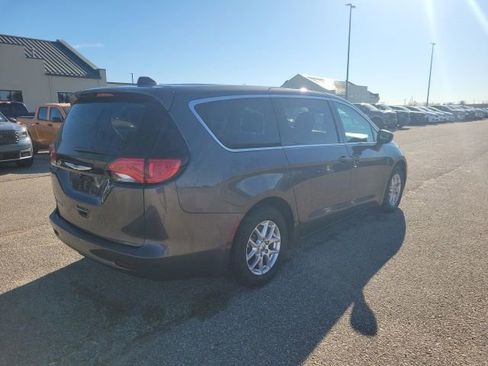 Used 2023 Chrysler Voyager LX image 23