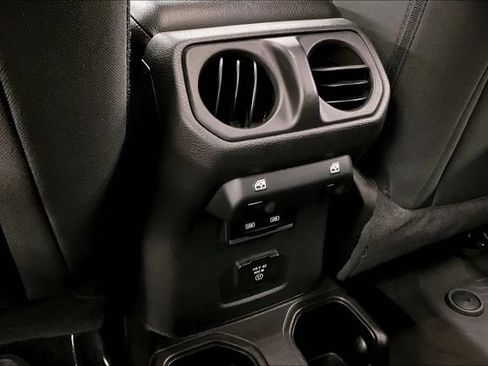 Used 2022 Jeep Gladiator Sport AWD/4WD image 32