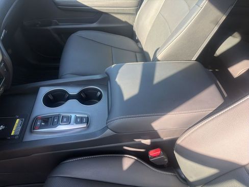 Used 2024 Honda Passport EX-L image 12